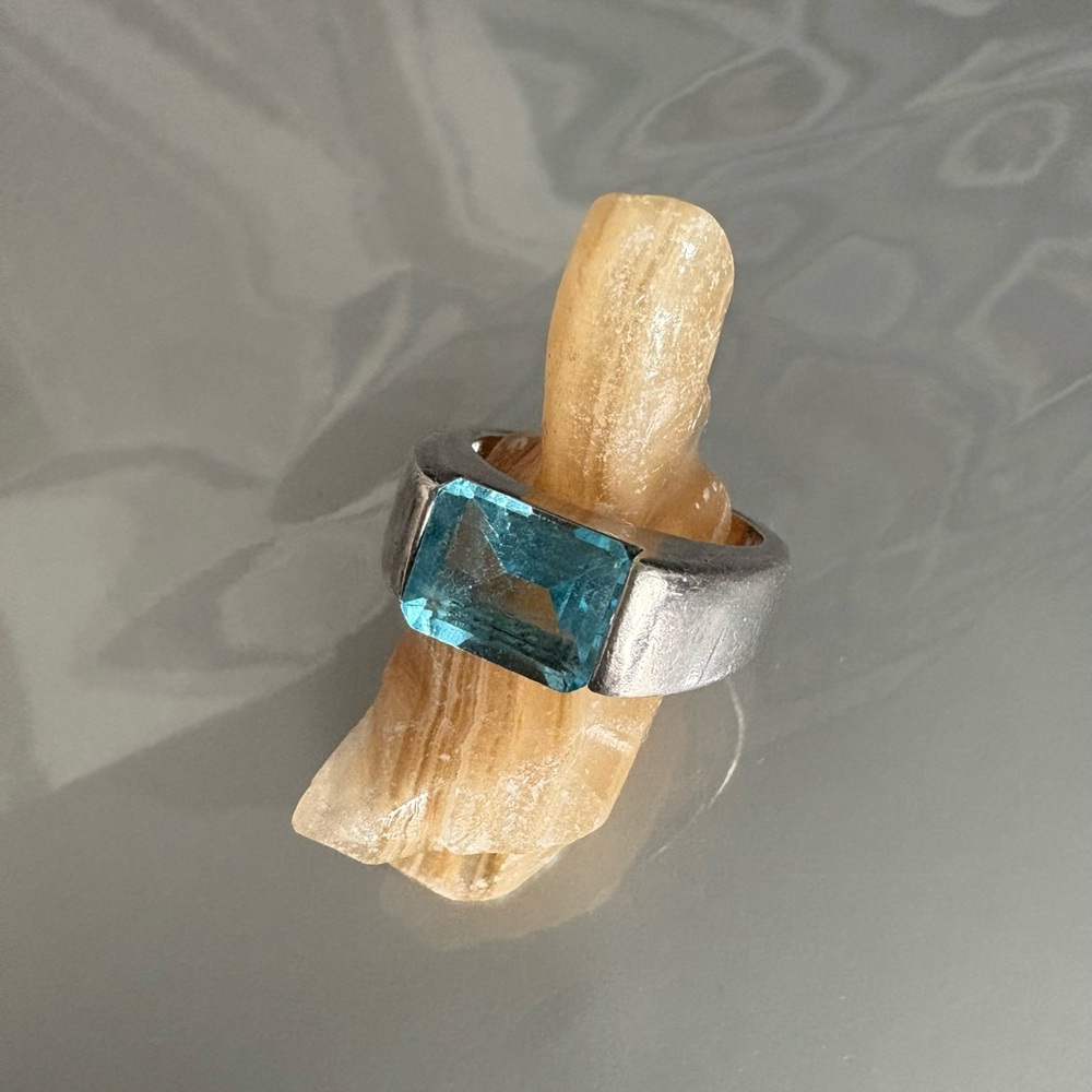 925 Sterling Silver Blue Topaz Ring - Picture 5 of 7